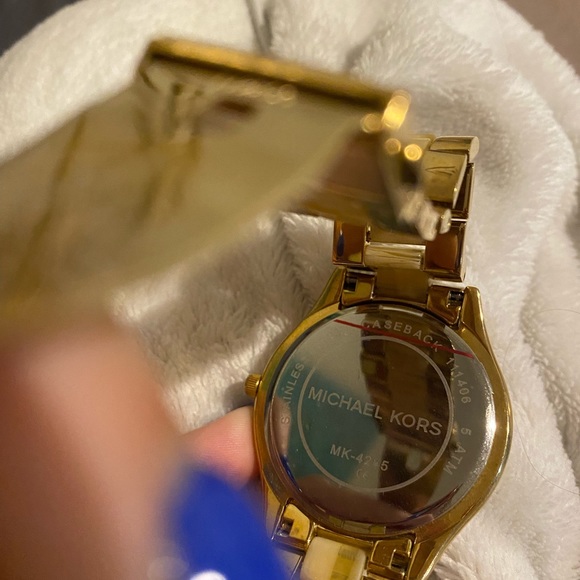 Micheal Kors Watch - Picture 6 of 6